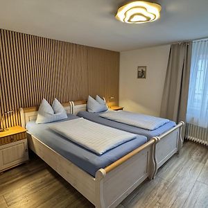 Zimmer mit Kingsize-Bett